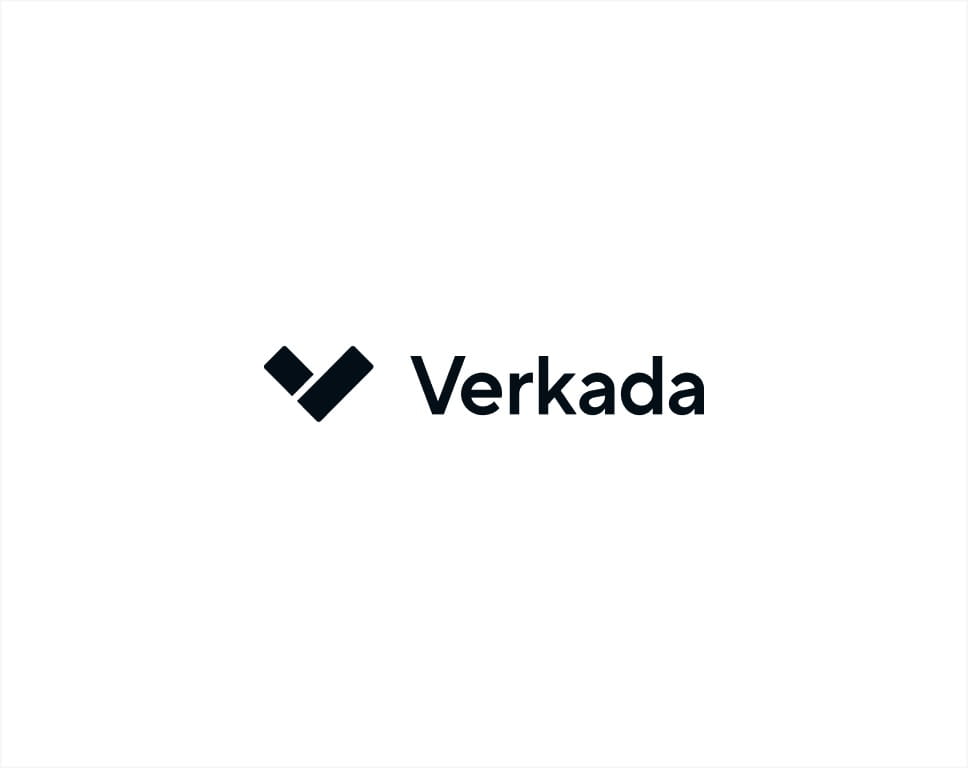 Logotipo de Verka da con símbolo de dos rombos negros y texto “Verkada” sobre fondo blanco.
